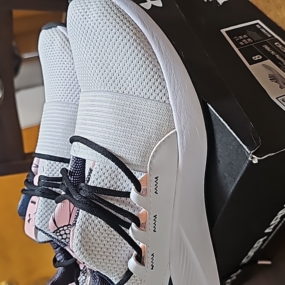 Ladies athletic shoes